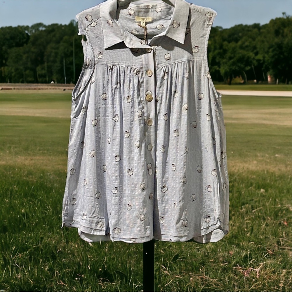 NEW-KORI SLEEVELESS, COLLAR, BUTTON-UP SHIRT! RELAXED FIT, SIZE MEDIUM